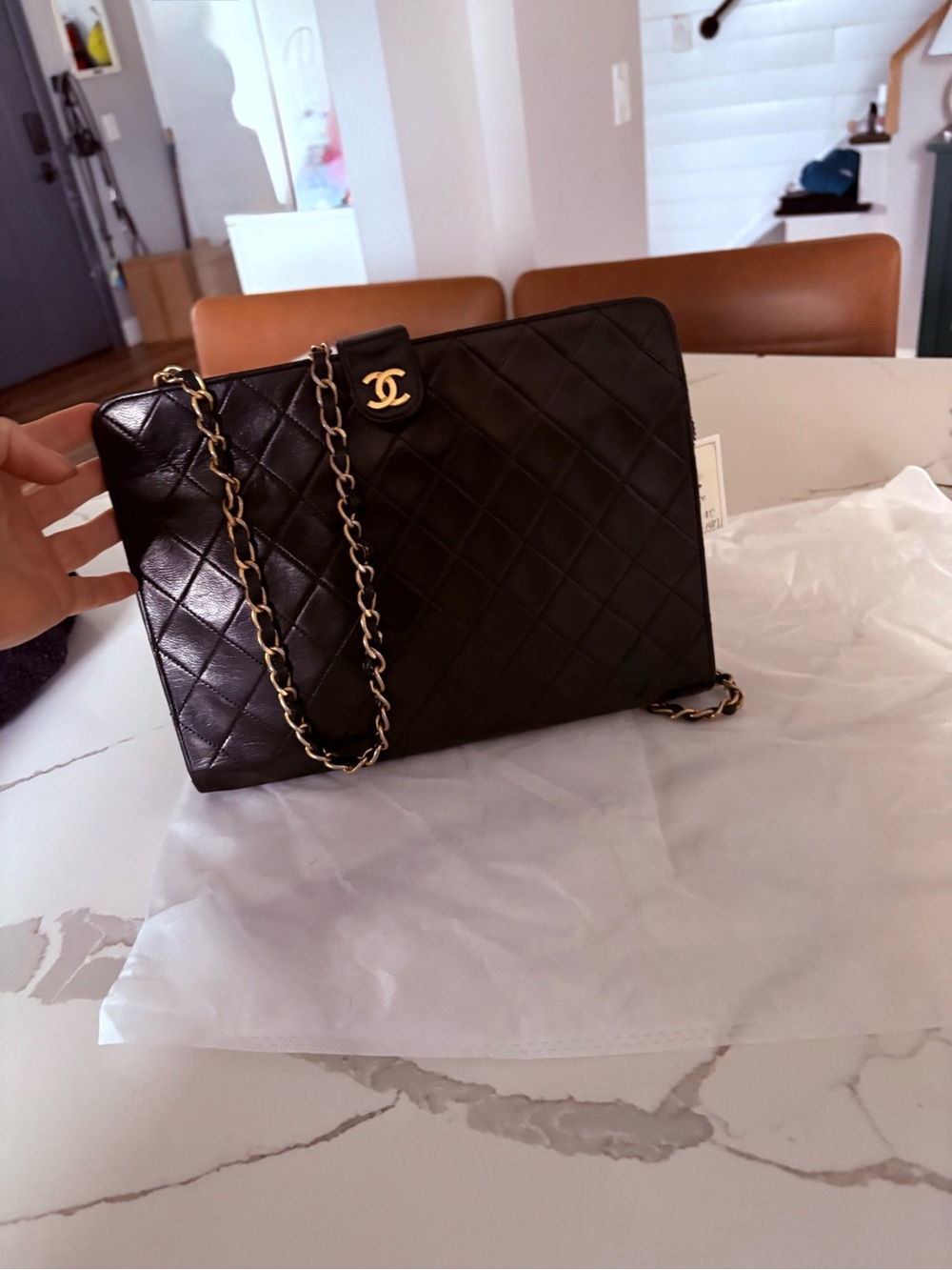 CHANEL Black Quilted Leather Shoulder Bag with Gold Chain